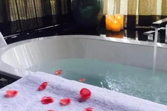 上海长宁水疗池中的失重冥想：当身体学会漂浮